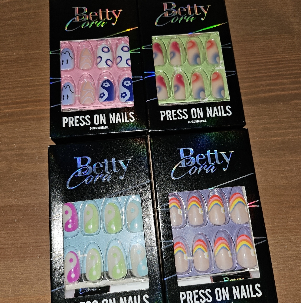NWT Bettycora Press On Nails Short Multicolor Oval Shape